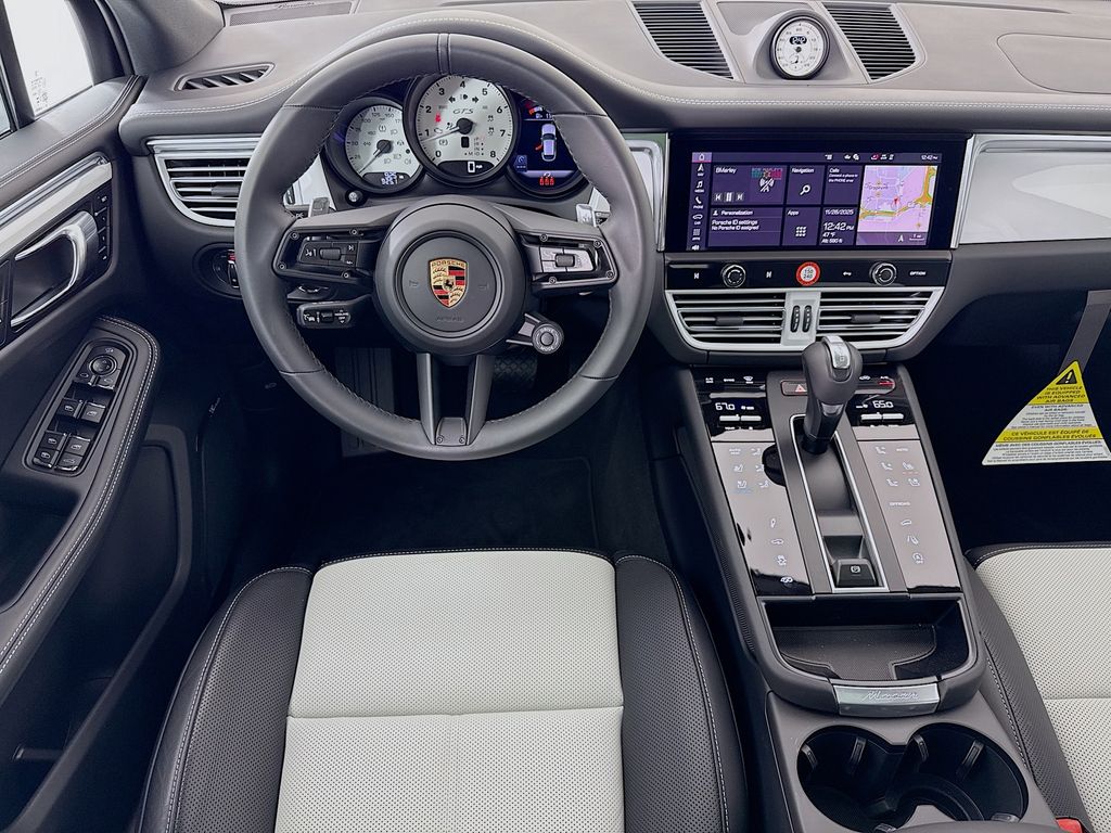 2026 Porsche Macan GTS - Photo 25