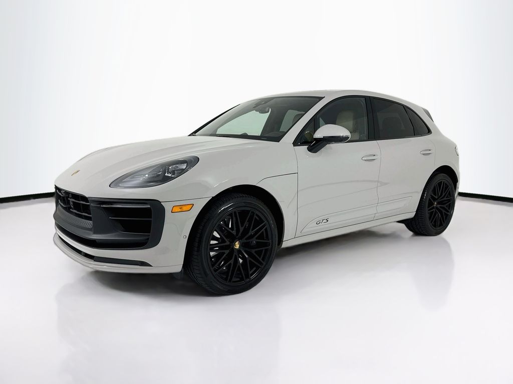 2026 Porsche Macan's photo