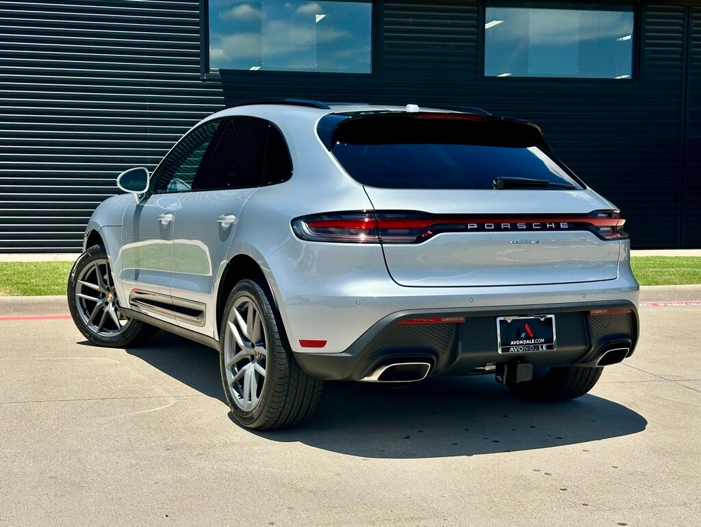 2025 Porsche Macan S photo 3
