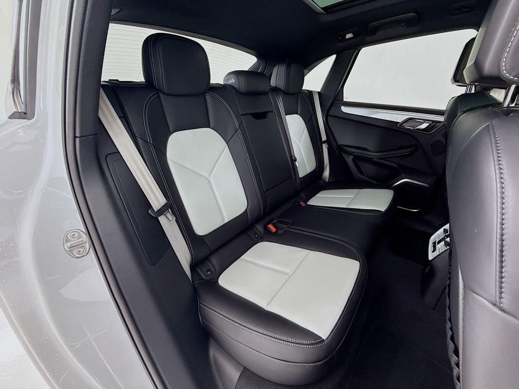 2026 Porsche Macan GTS - Photo 29