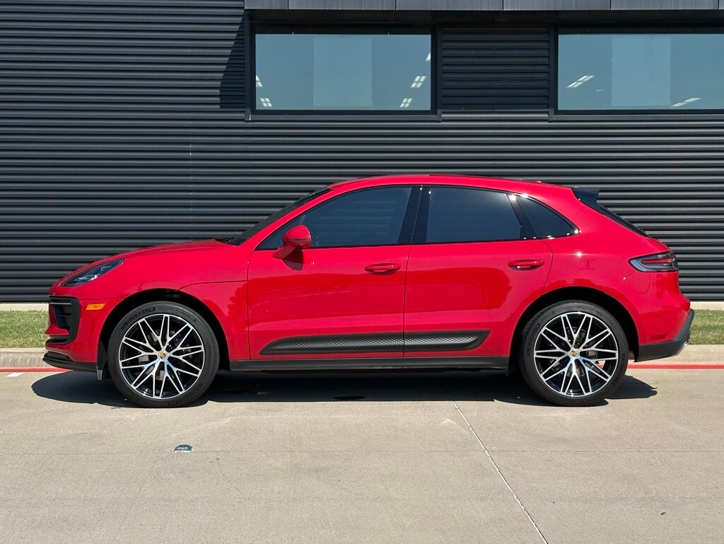 2024 Porsche Macan T photo 2