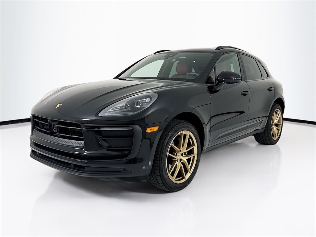 2025 Porsche Macan's photo