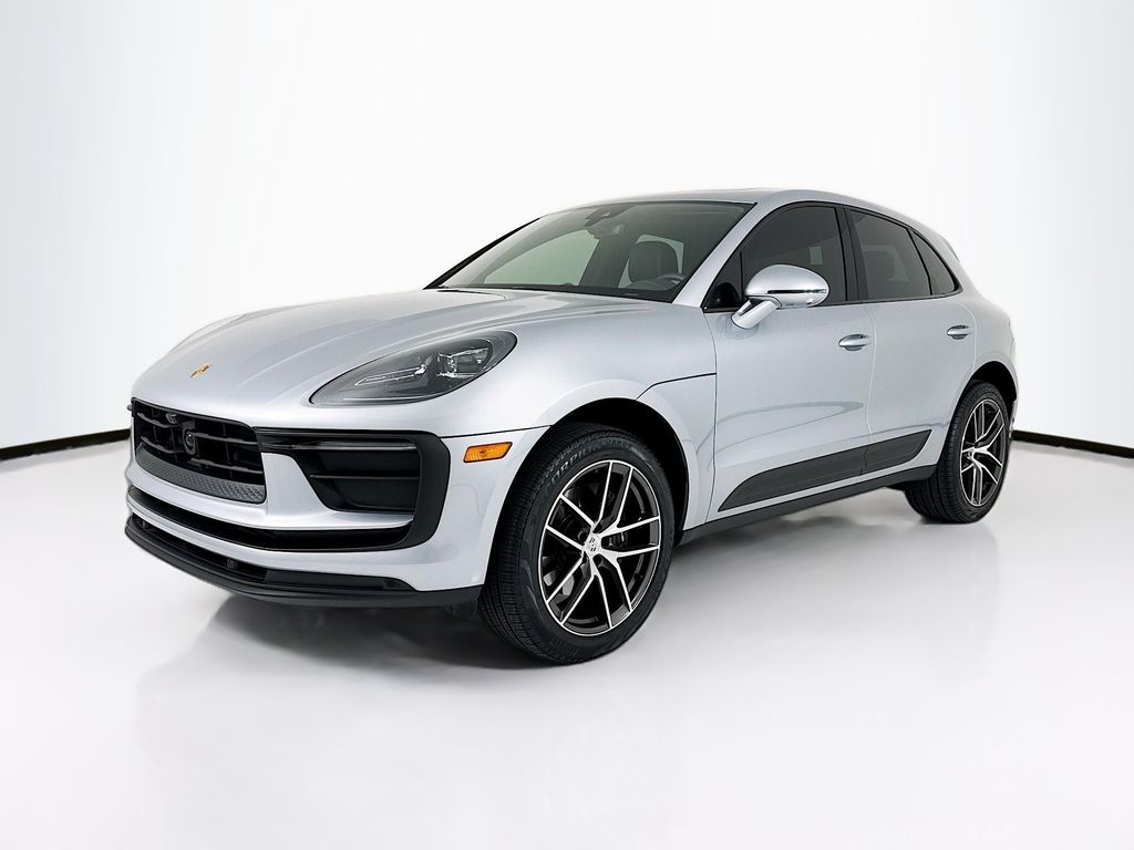 2025 Porsche Macan's photo