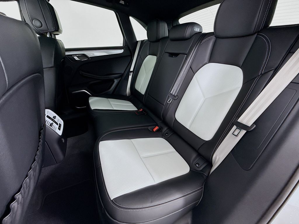2026 Porsche Macan GTS - Photo 24