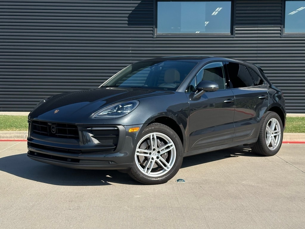 2025 Porsche Macan Base