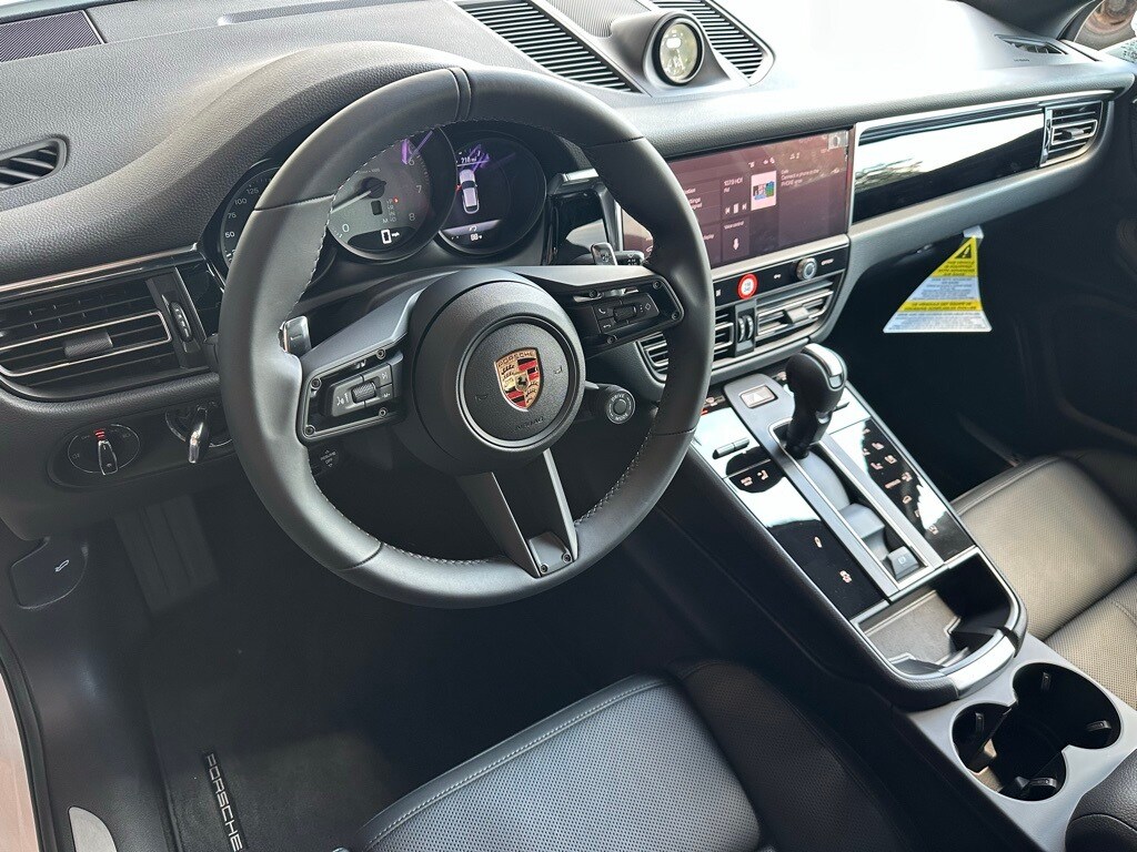 2026 Porsche Macan S photo 4