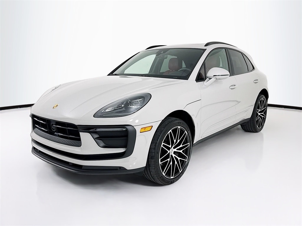 2025 Porsche Macan's photo