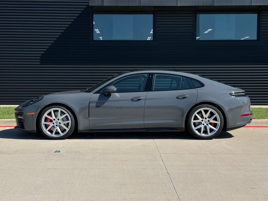 2026 Porsche Panamera GTS photo 2