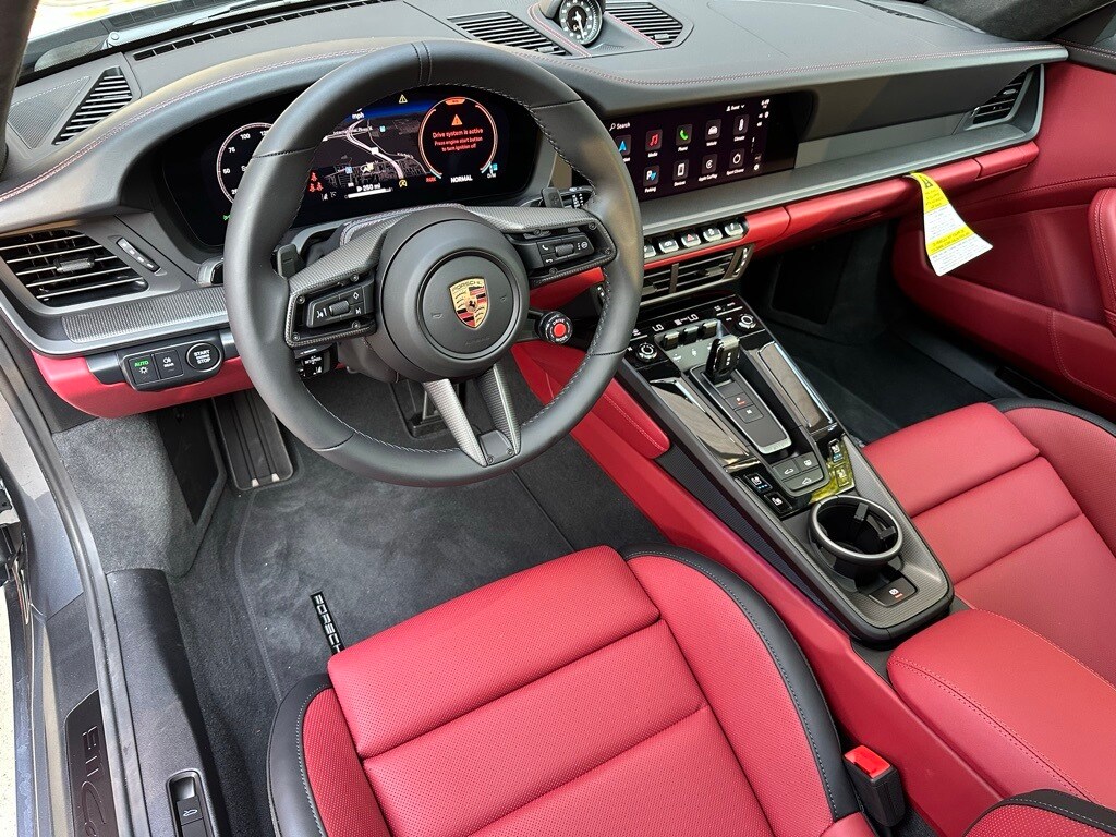2025 Porsche 911 4 GTS photo 4