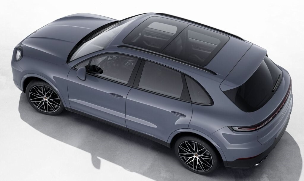 2025 Porsche Cayenne photo 3