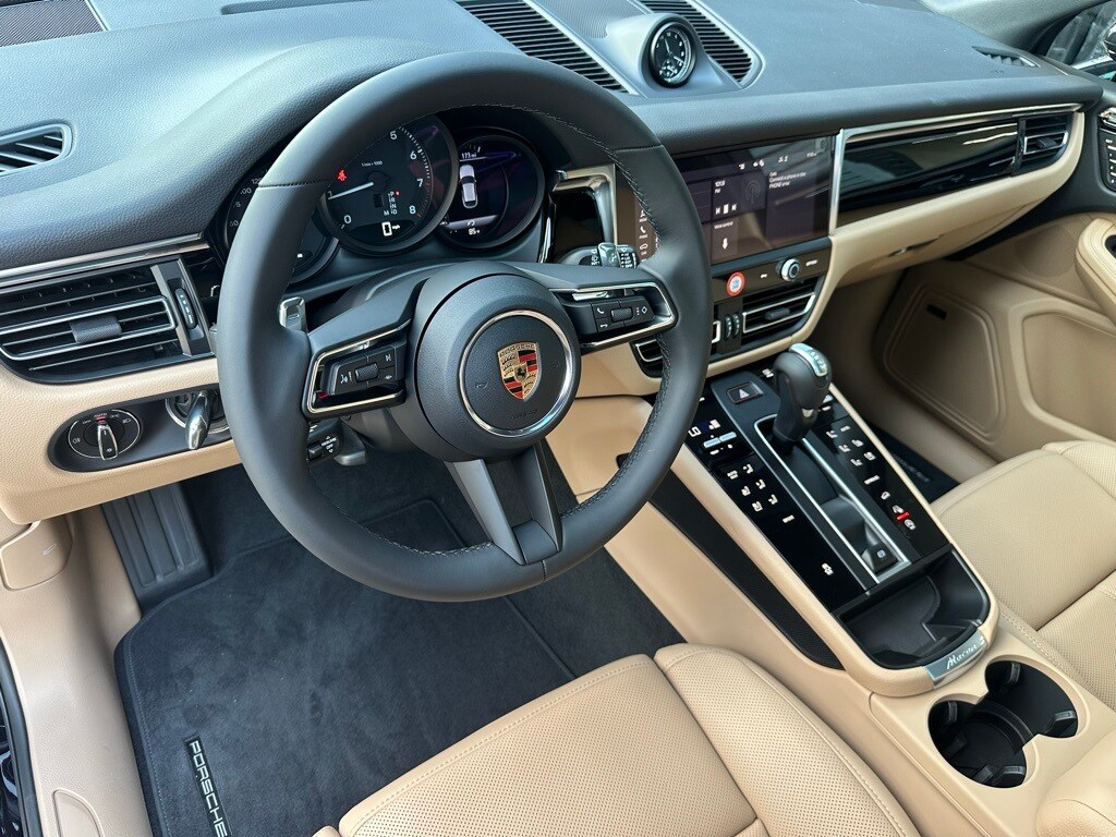 2026 Porsche Macan T photo 4