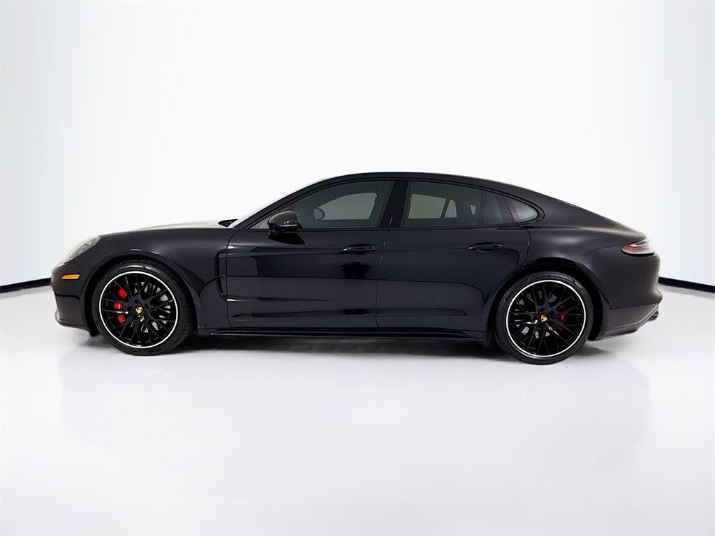 2022 Porsche Panamera GTS photo 2