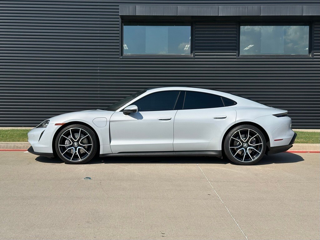 2023 Porsche Taycan photo 2