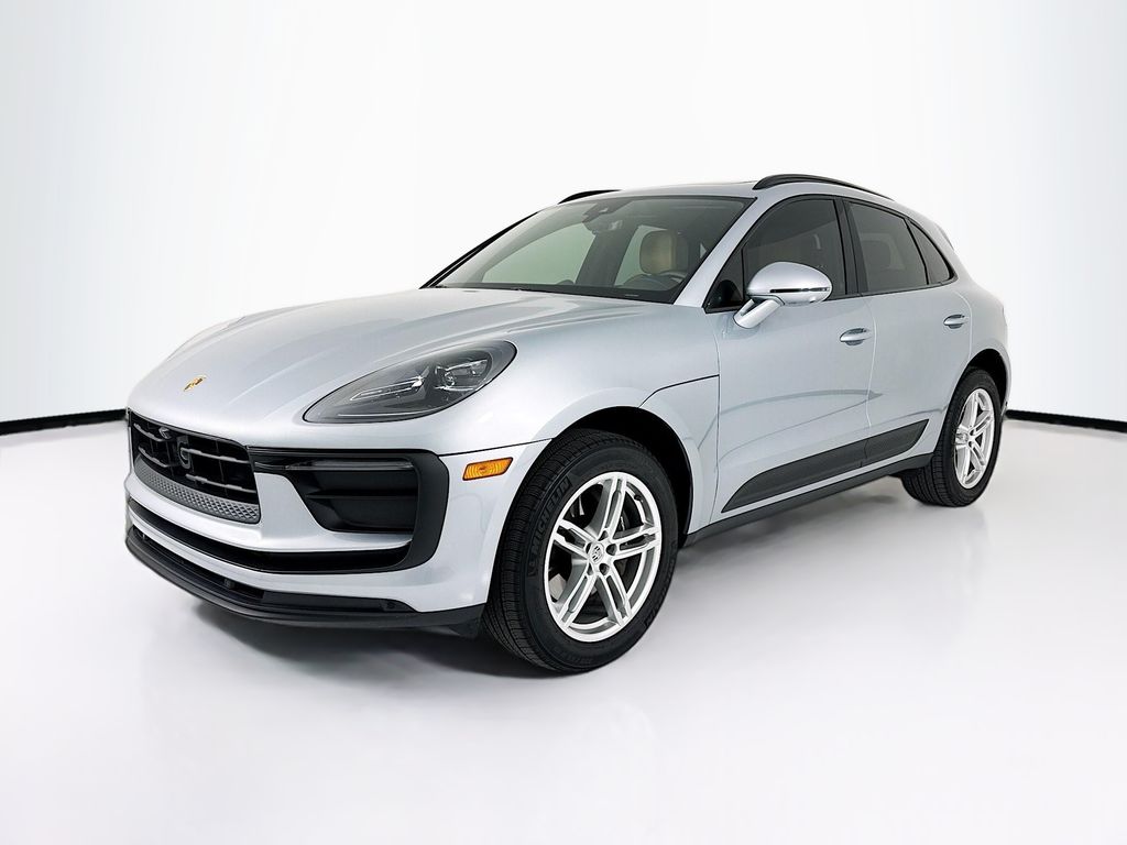 2025 Porsche Macan's photo