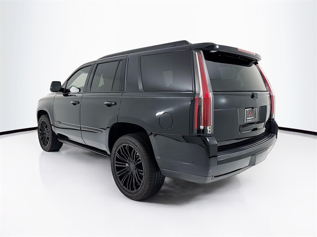 2019 Cadillac Escalade Platinum photo 2