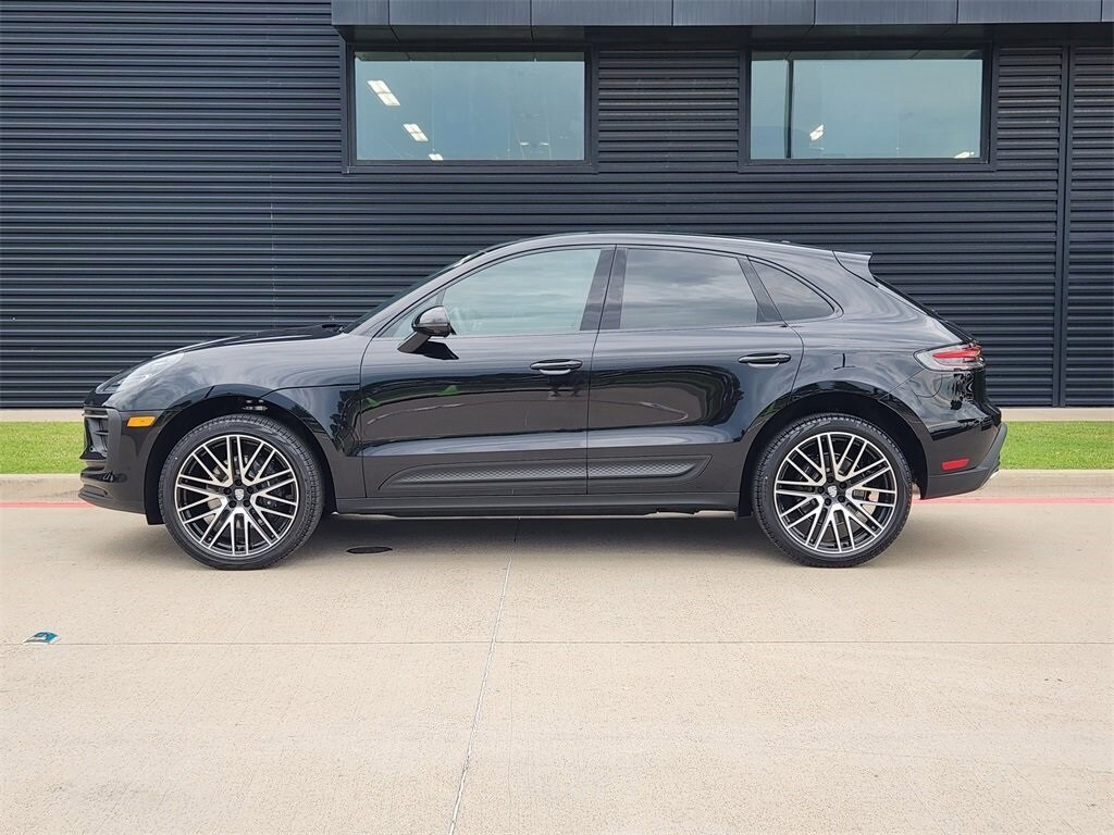 2025 Porsche Macan T photo 2