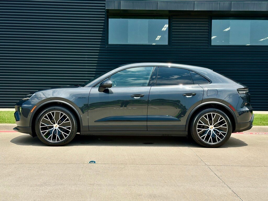 2025 Porsche Macan Electric photo 2
