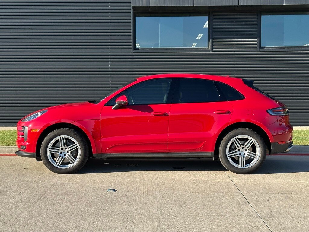 2021 Porsche Macan S photo 2