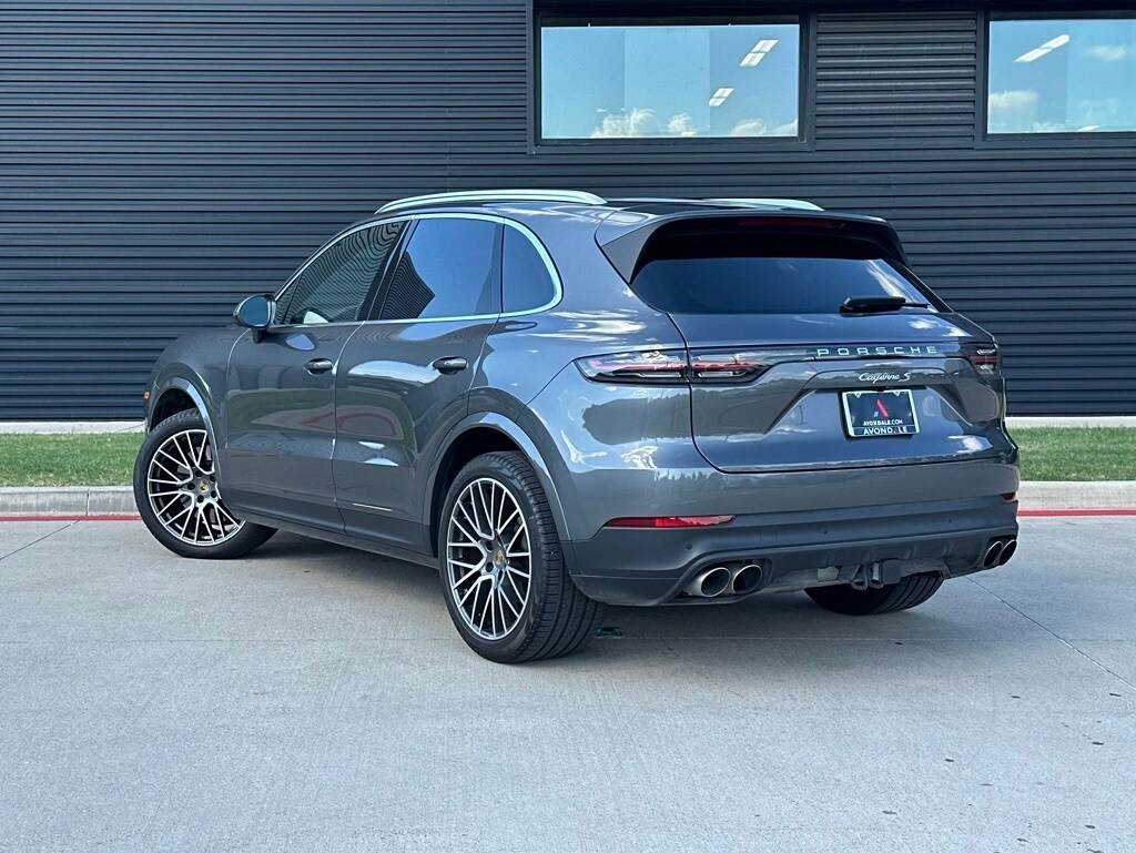 2023 Porsche Cayenne S photo 3