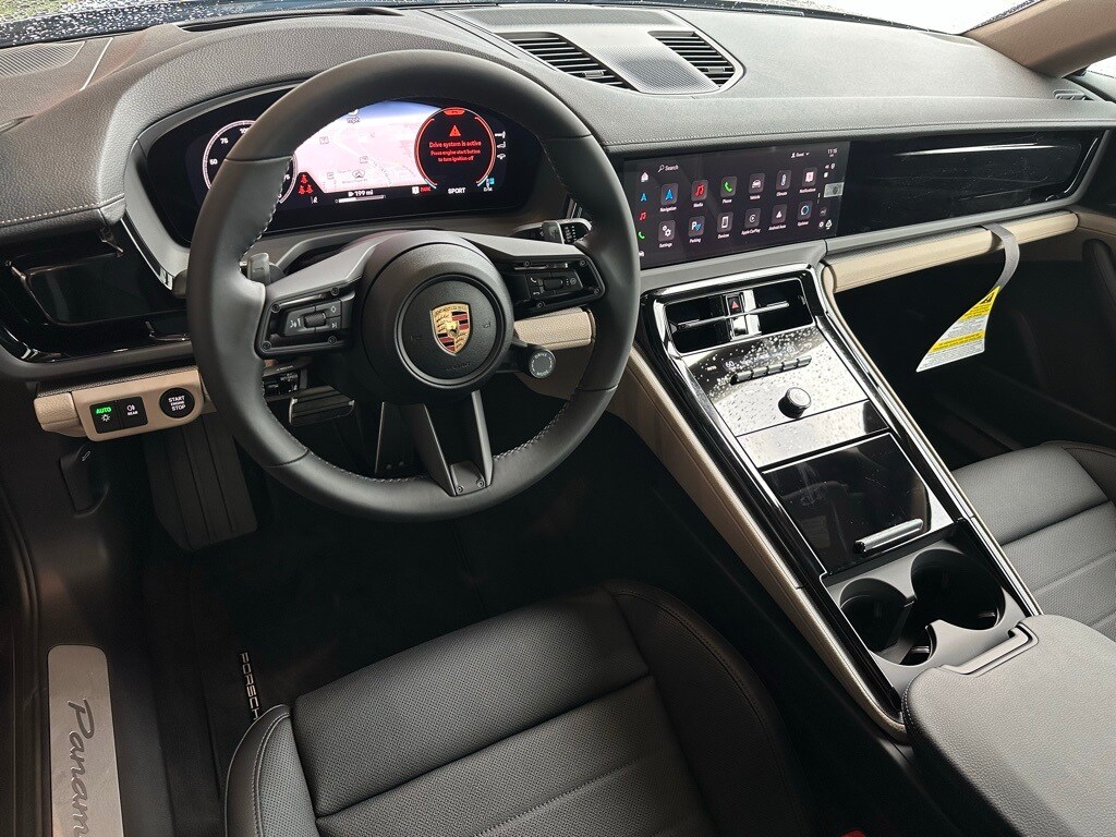 2025 Porsche Panamera 4 photo 4