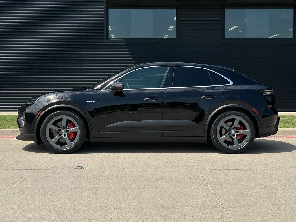 2025 Porsche Macan Electric photo 2