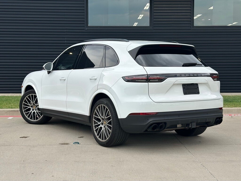 2023 Porsche Cayenne Platinum Edition photo 2