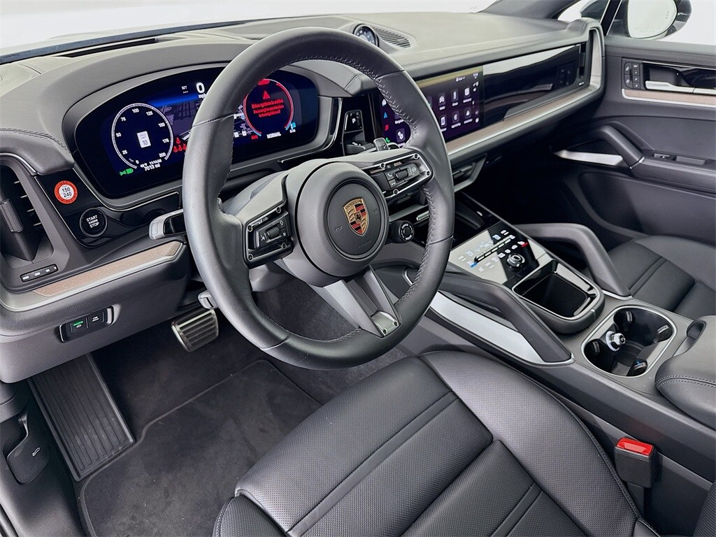 2025 Porsche Cayenne Coupe S photo 2
