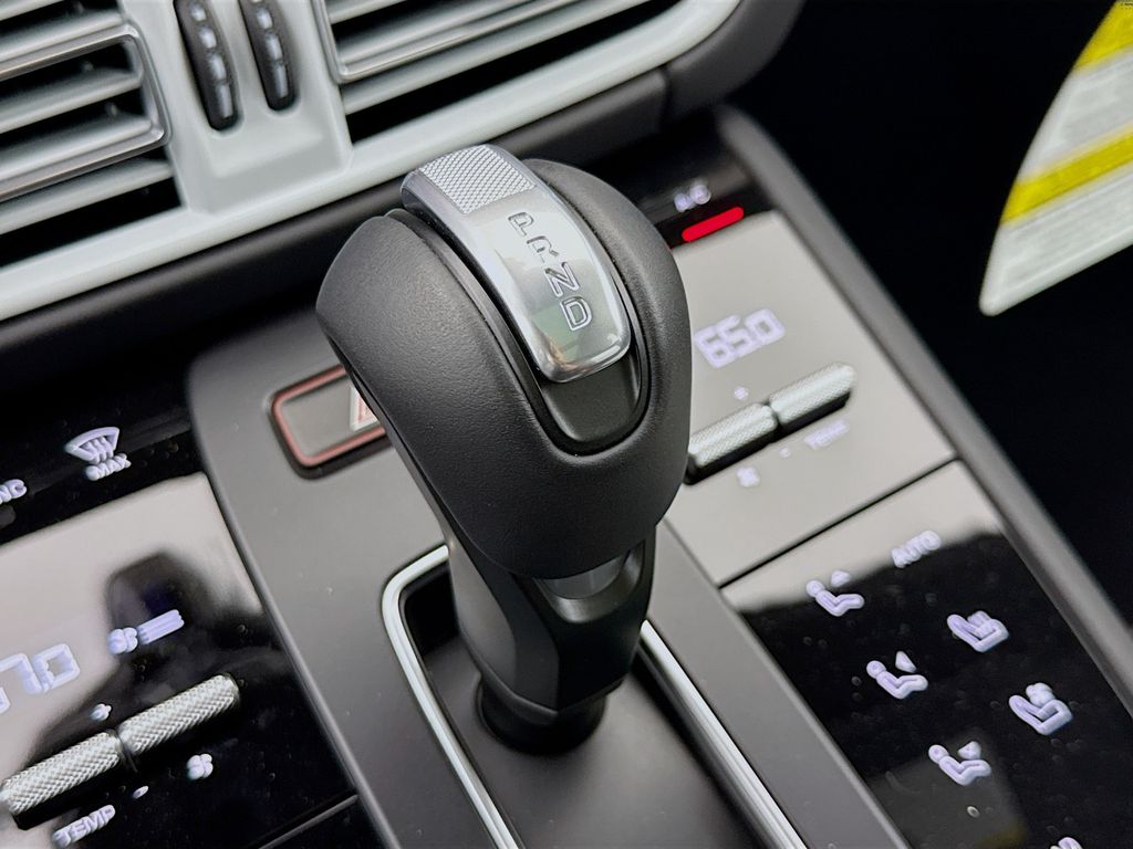 2026 Porsche Macan GTS - Photo 21