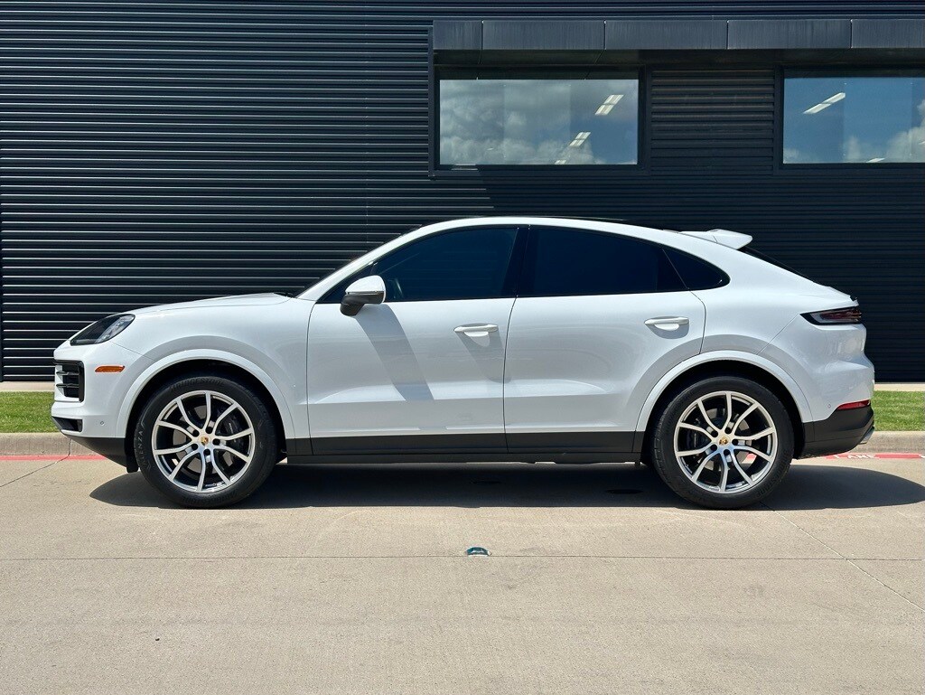 2024 Porsche Cayenne Coupe photo 2