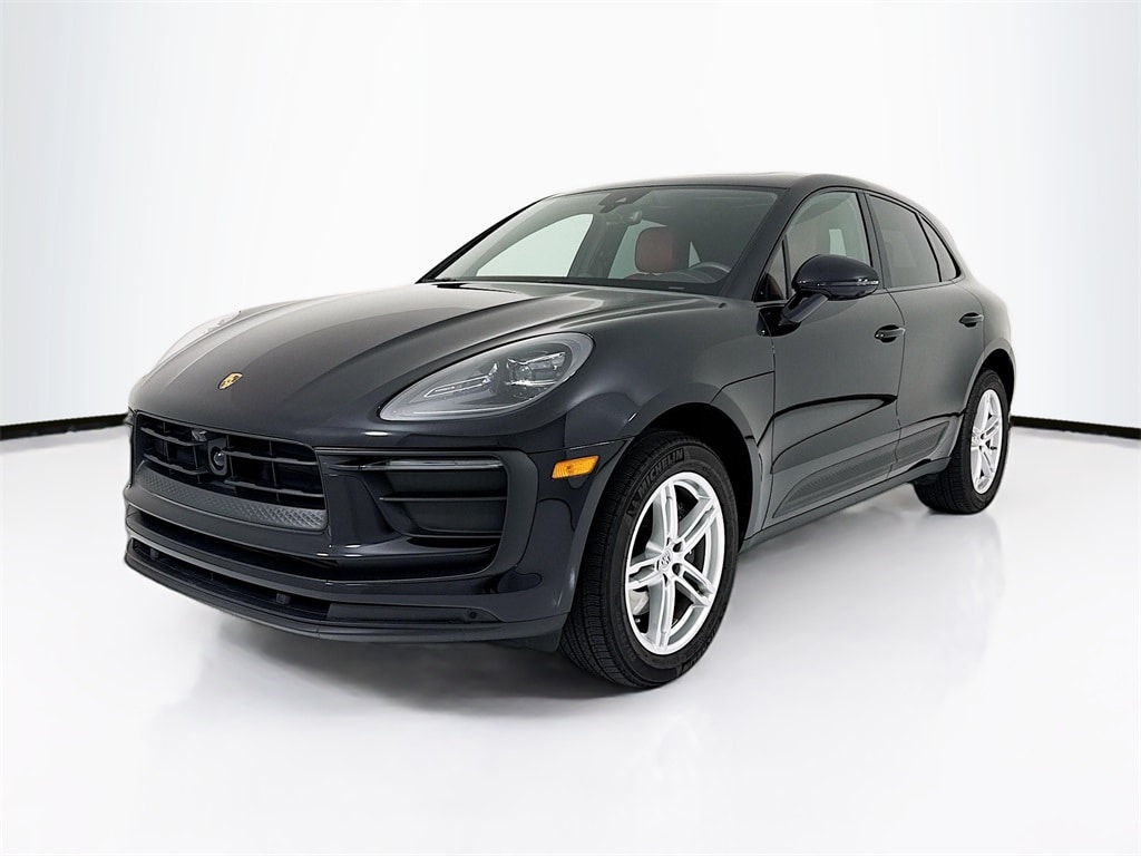 2025 Porsche Macan Base