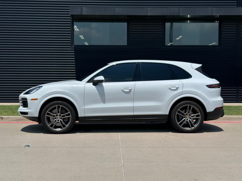 2022 Porsche Cayenne Platinum Edition photo 2