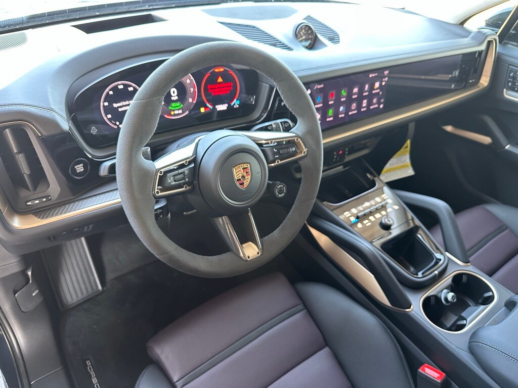 2025 Porsche Cayenne E-Hybrid S photo 3