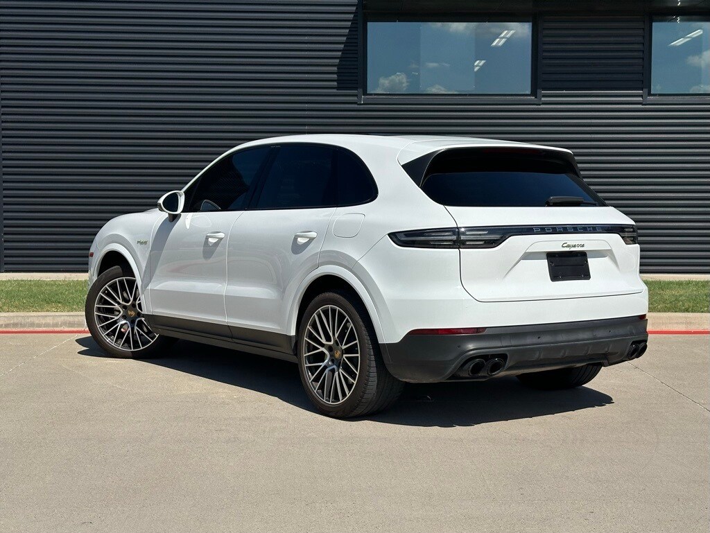 2023 Porsche Cayenne E-Hybrid photo 2