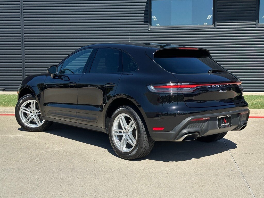 2025 Porsche Macan T photo 3