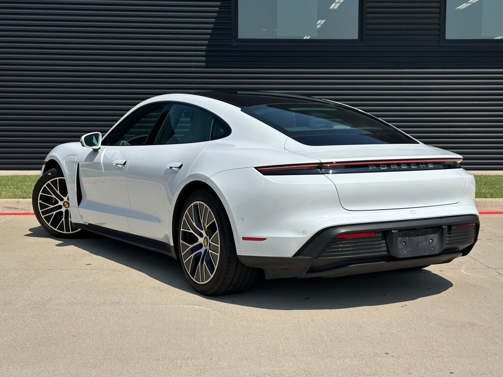 2022 Porsche Taycan photo 3