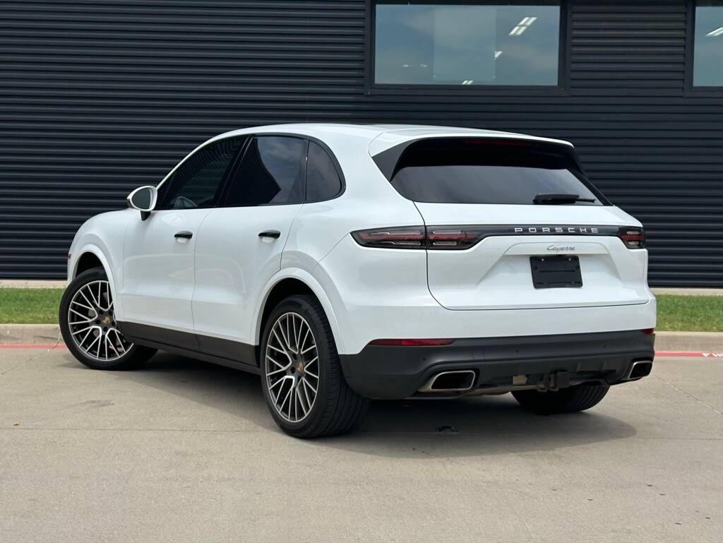 2022 Porsche Cayenne Base photo 2