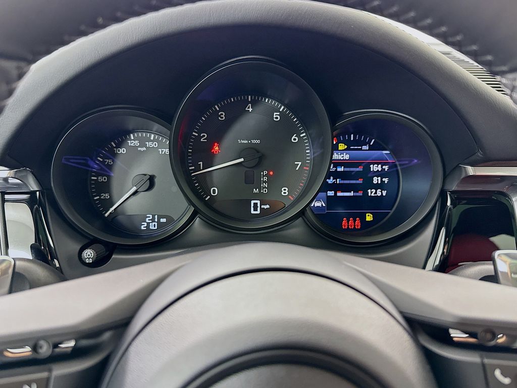 2026 Porsche Macan - Photo 16