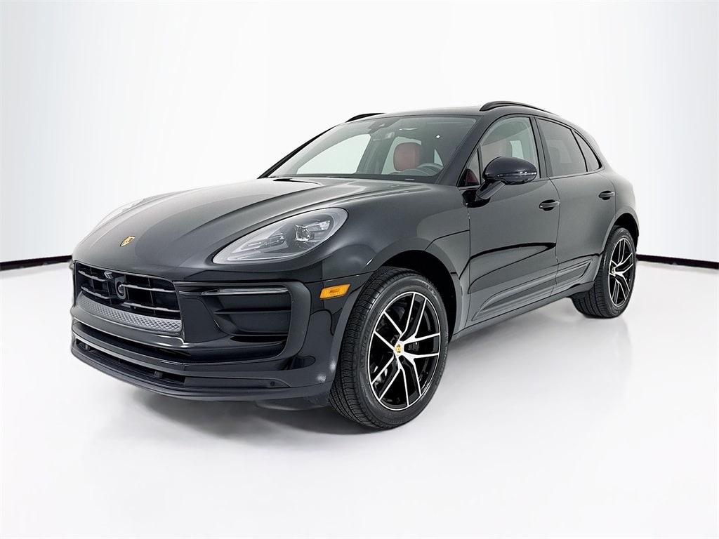 2025 Porsche Macan's photo