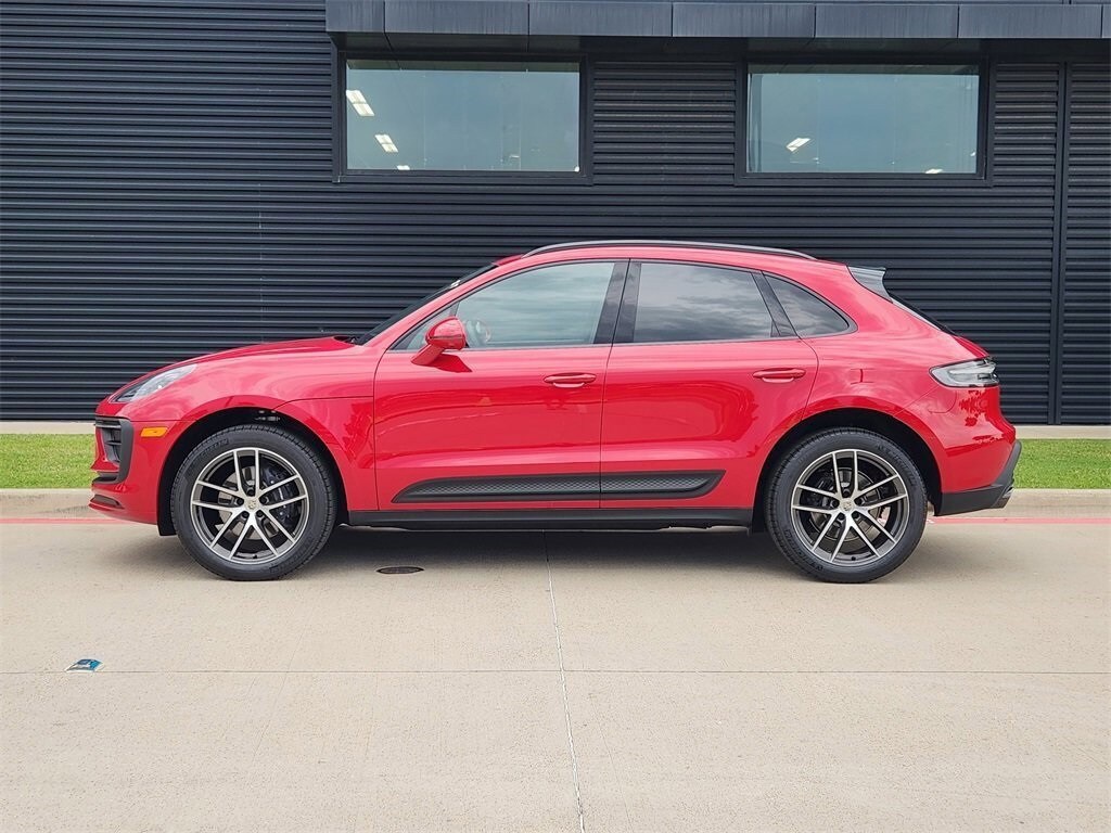 2025 Porsche Macan S photo 2