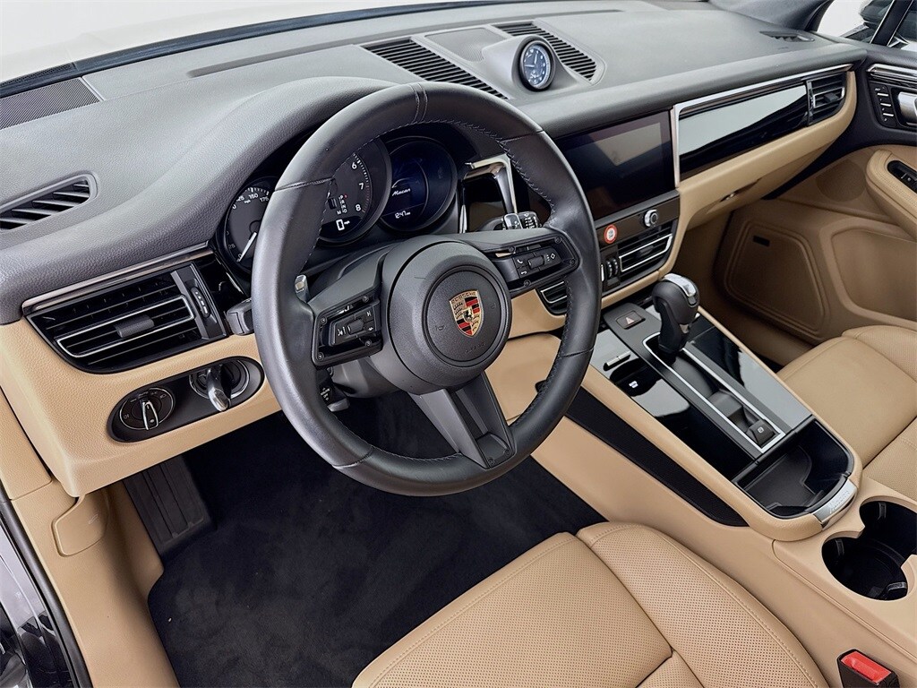 2025 Porsche Macan photo 4