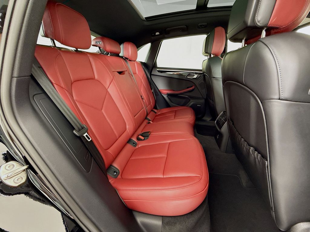 2026 Porsche Macan - Photo 30
