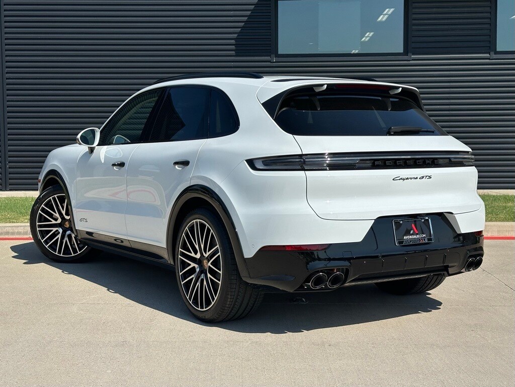 2026 Porsche Cayenne GTS photo 2