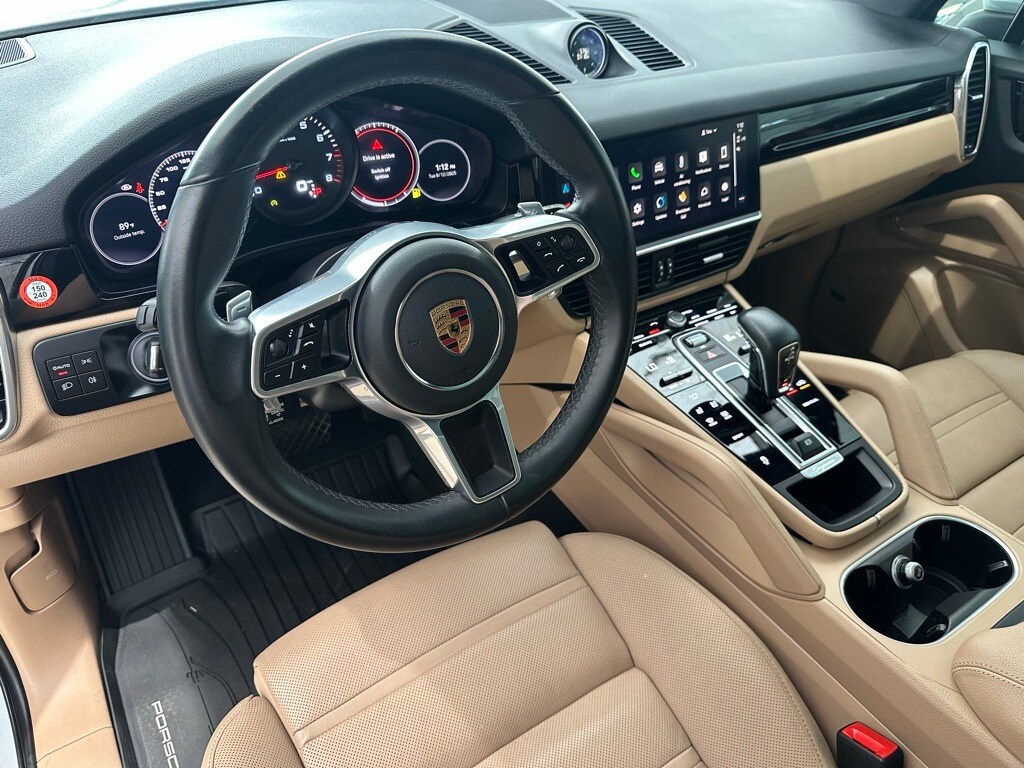 2022 Porsche Cayenne Base photo 3