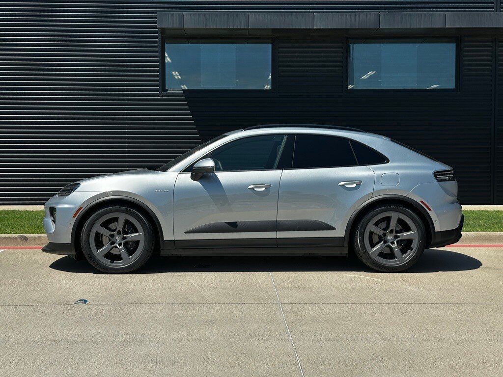 2025 Porsche Macan Electric photo 2