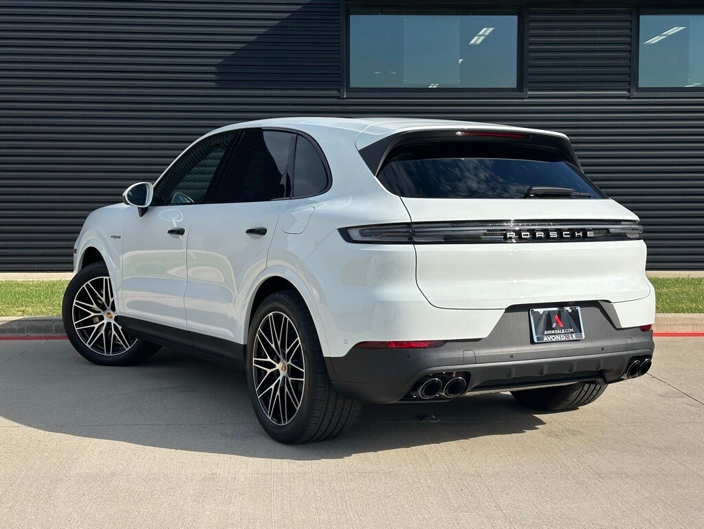 2026 Porsche Cayenne E-Hybrid photo 2