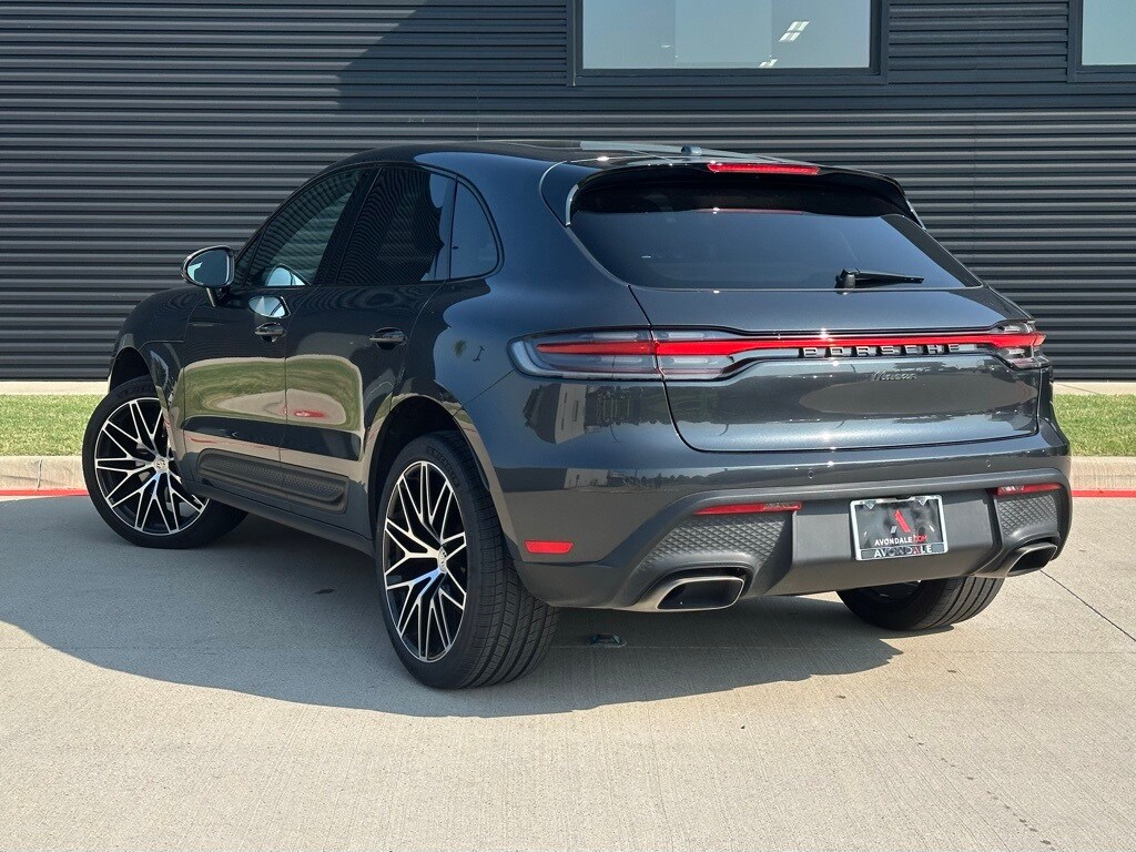 2025 Porsche Macan T photo 3