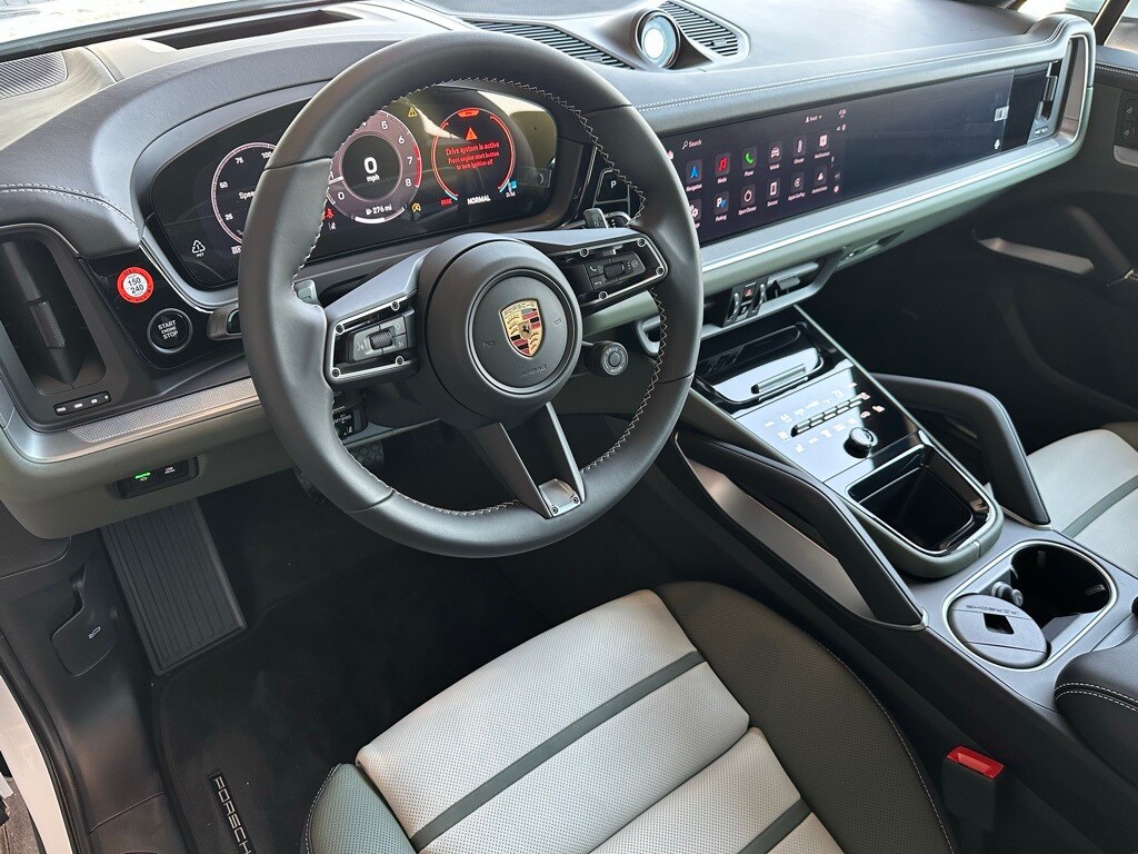 2025 Porsche Cayenne Coupe photo 4