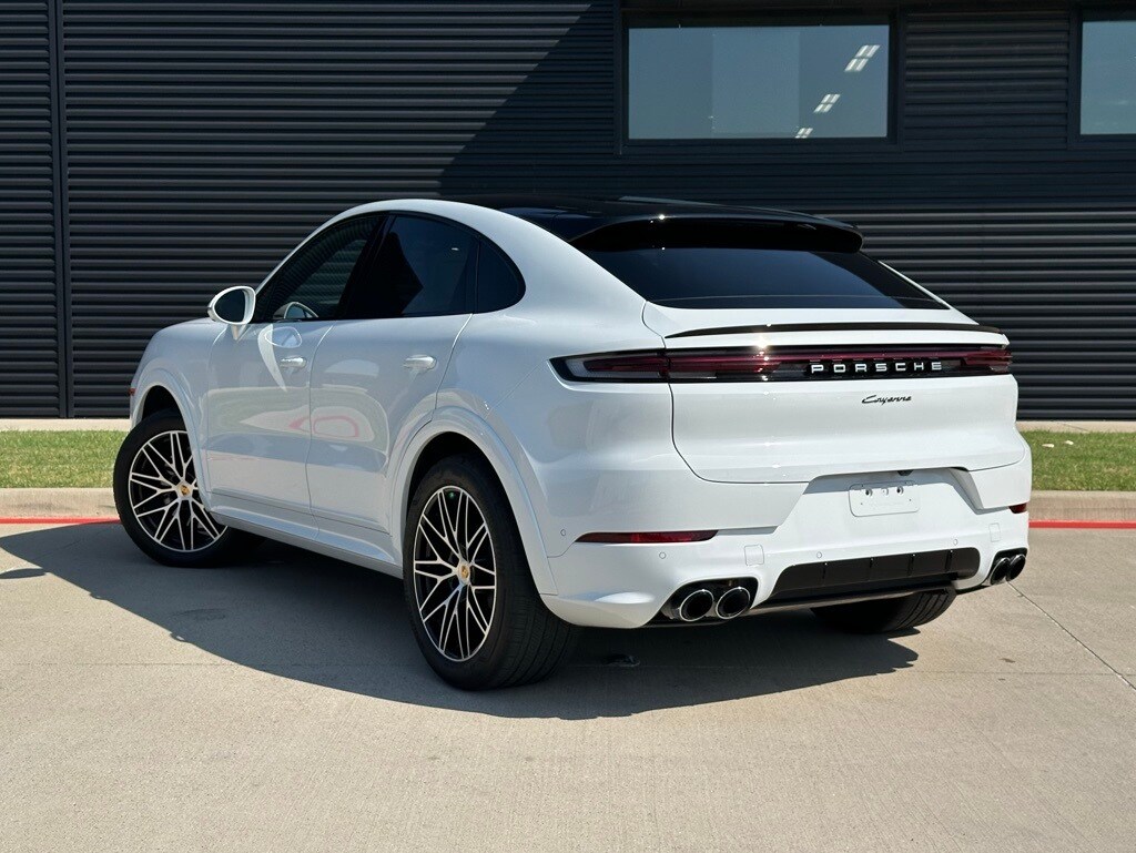 2024 Porsche Cayenne Coupe photo 3