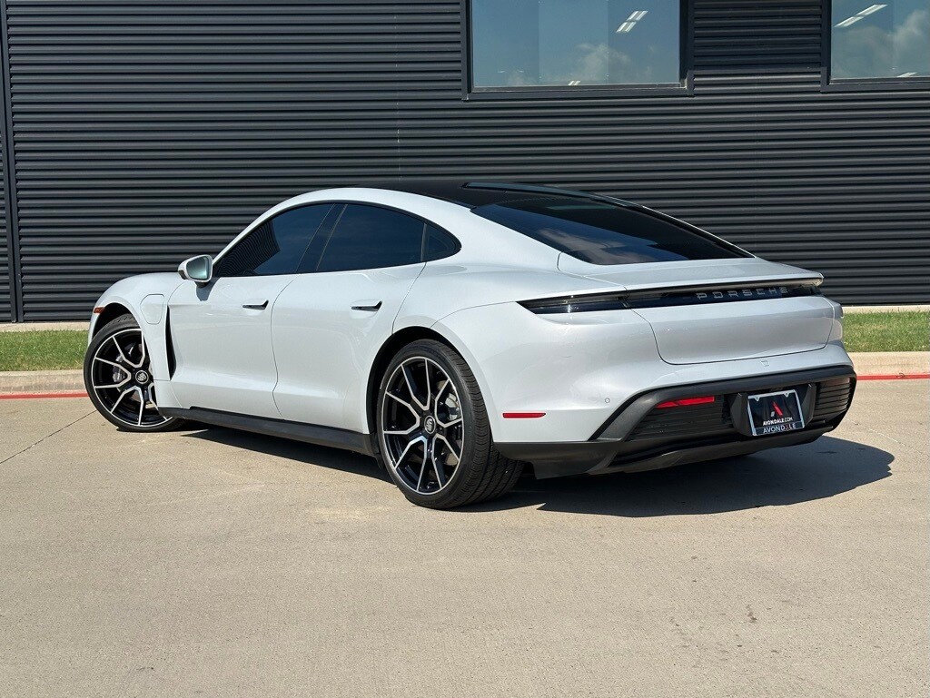 2023 Porsche Taycan photo 3