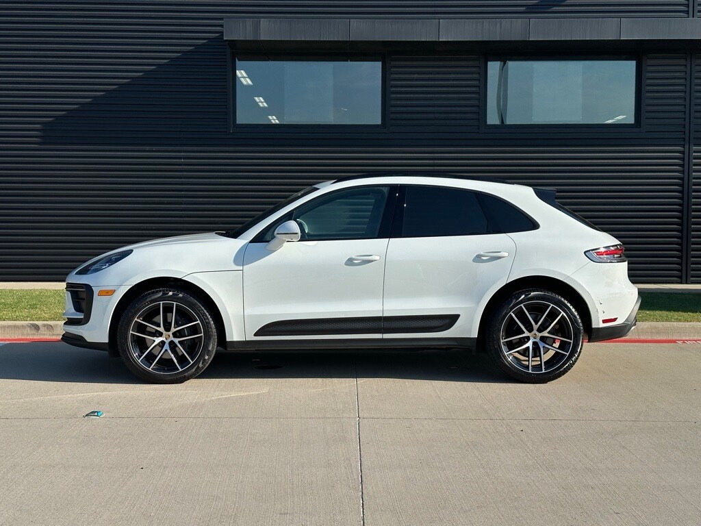 2024 Porsche Macan T photo 2
